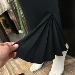 Cushnie Black Ankle Cropped pants  with Flowing Elegance